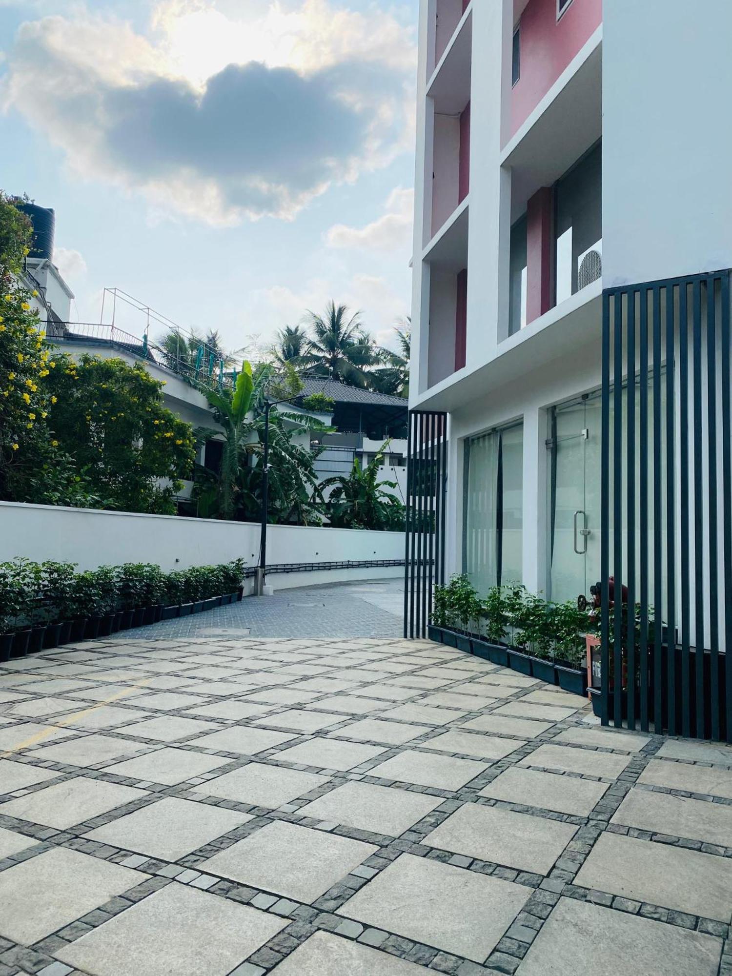 The Habitat Suites Guruvāyūr Εξωτερικό φωτογραφία