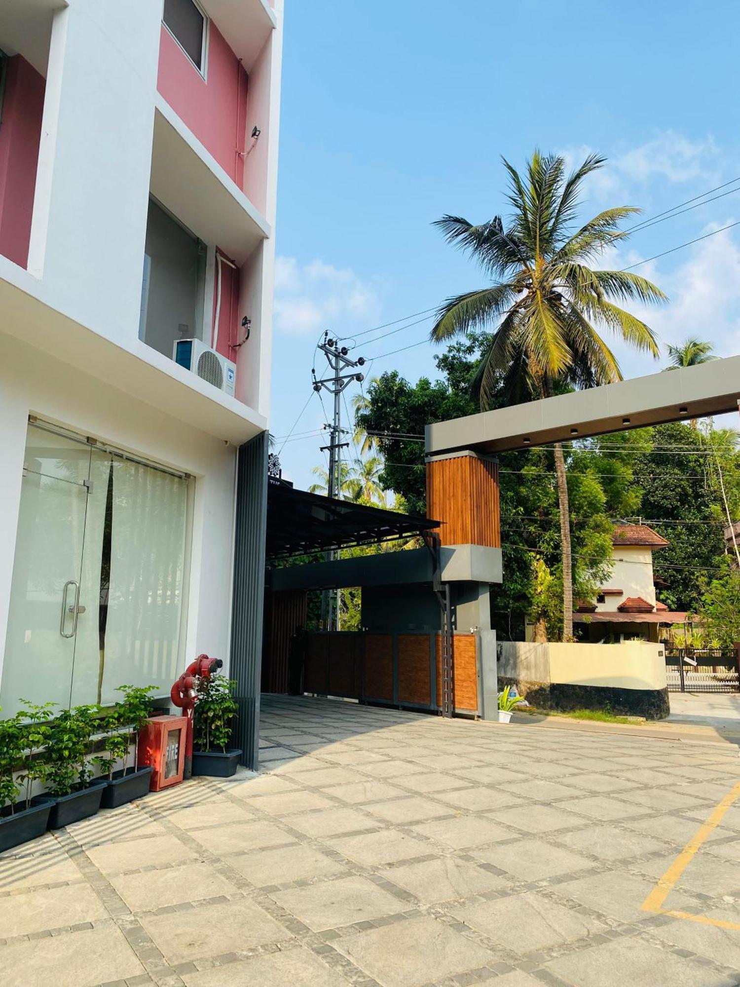 The Habitat Suites Guruvāyūr Εξωτερικό φωτογραφία