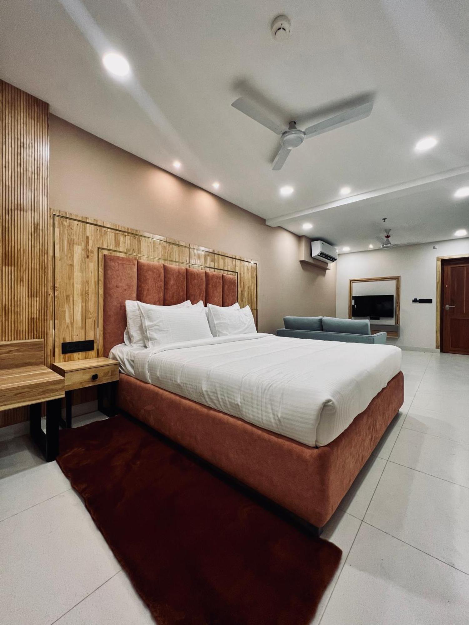 The Habitat Suites Guruvāyūr Εξωτερικό φωτογραφία